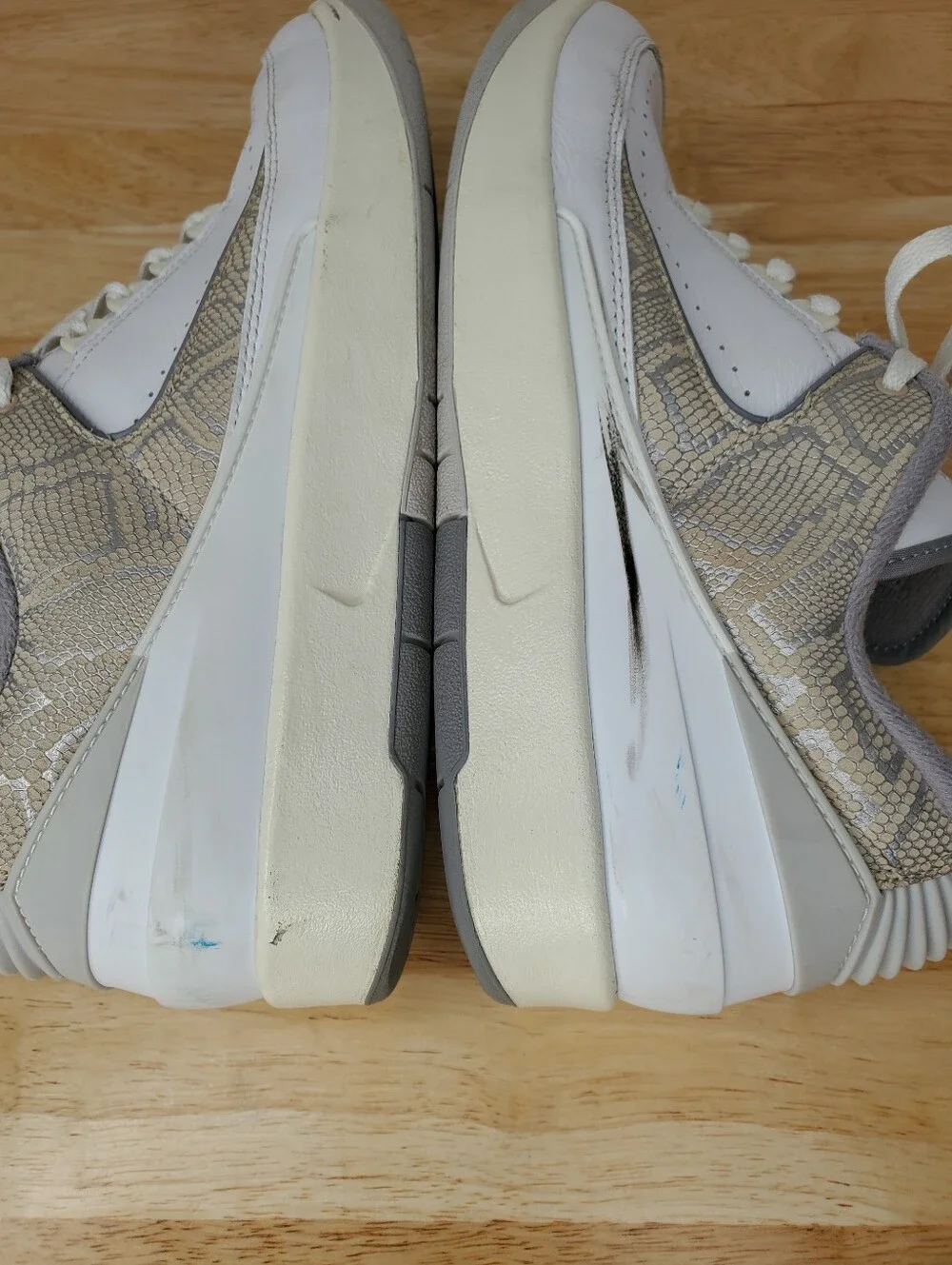 Air Jordan 2 Retro Low Python Shoes Mens Size 11 White Leather Sneakers